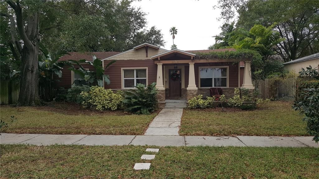 Recently Sold: $1,000,000 (4 beds, 2 baths, 1906 Square Feet)