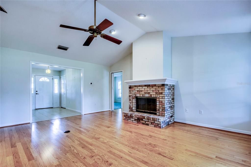 Recently Sold: $575,000 (3 beds, 2 baths, 1819 Square Feet)