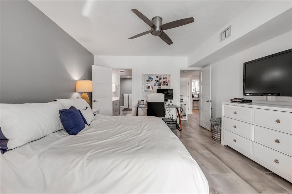 Active With Contract: $529,000 (3 beds, 2 baths, 1460 Square Feet)