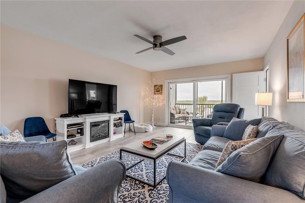 Active With Contract: $529,000 (3 beds, 2 baths, 1460 Square Feet)