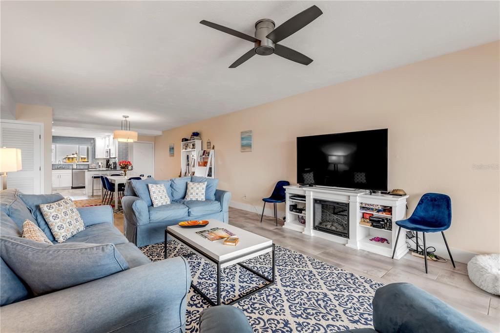 Active With Contract: $529,000 (3 beds, 2 baths, 1460 Square Feet)