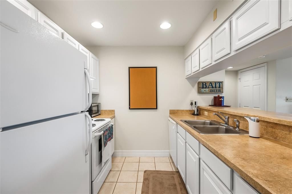 For Sale: $179,500 (2 beds, 2 baths, 1385 Square Feet)