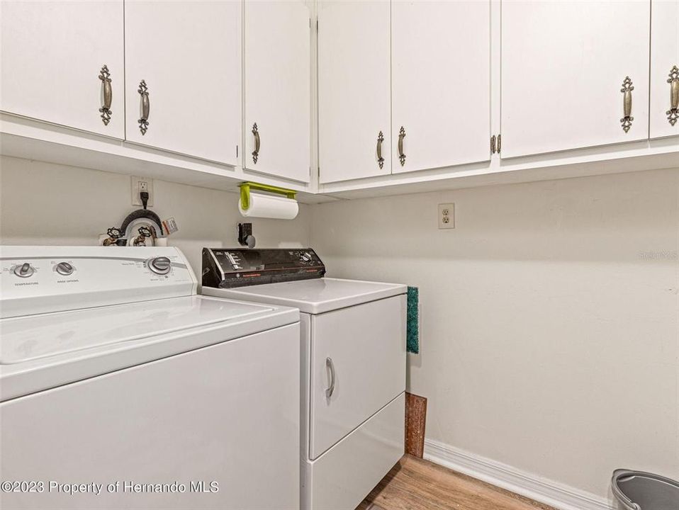 For Sale: $315,000 (2 beds, 2 baths, 1296 Square Feet)