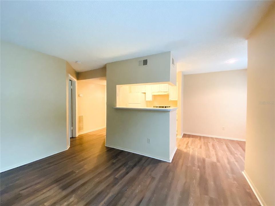 For Rent: $1,250 (1 beds, 1 baths, 581 Square Feet)