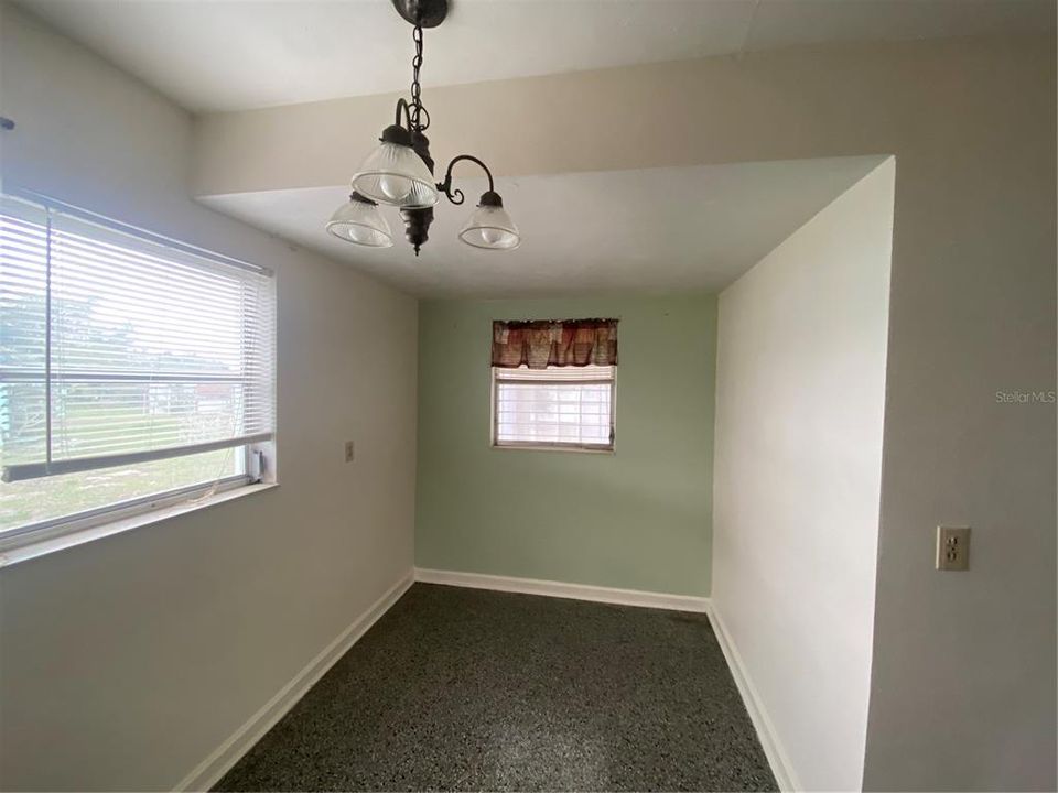 Active With Contract: $174,000 (2 beds, 1 baths, 914 Square Feet)