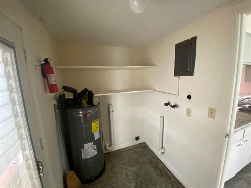 Active With Contract: $174,000 (2 beds, 1 baths, 914 Square Feet)