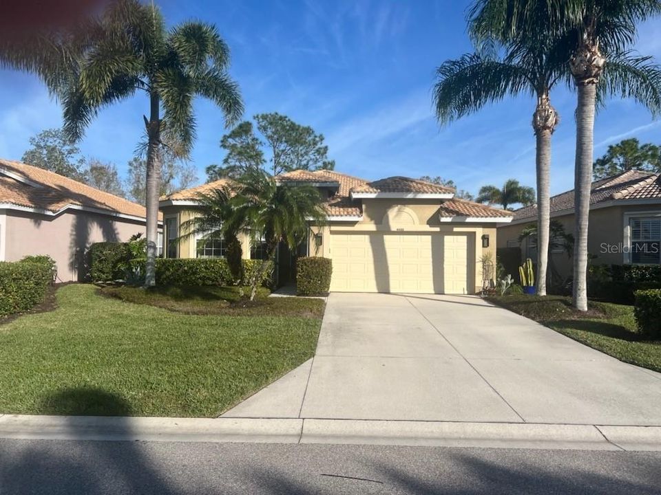 Recently Sold: $700,000 (2 beds, 2 baths, 1921 Square Feet)
