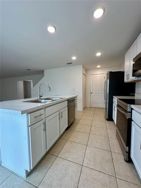 For Rent: $2,499 (4 beds, 2 baths, 2659 Square Feet)