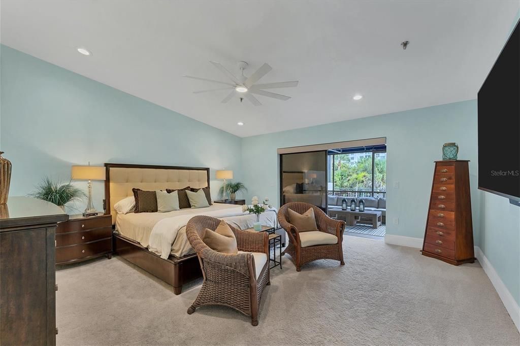 Active With Contract: $1,250,000 (3 beds, 2 baths, 2487 Square Feet)