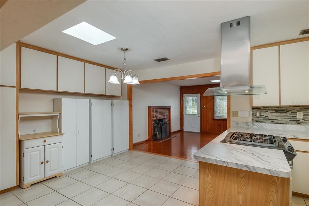 For Sale: $399,500 (5 beds, 3 baths, 2950 Square Feet)