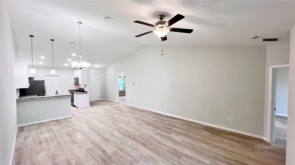 Recently Rented: $1,525 (3 beds, 2 baths, 1351 Square Feet)
