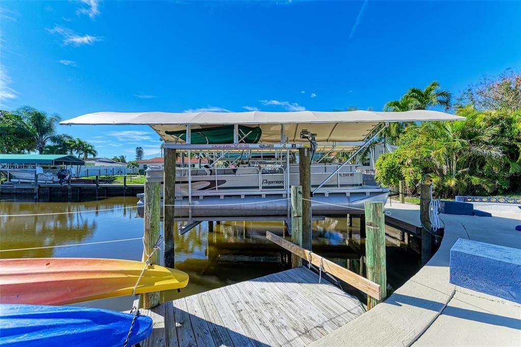 For Sale: $1,150,000 (3 beds, 2 baths, 1964 Square Feet)