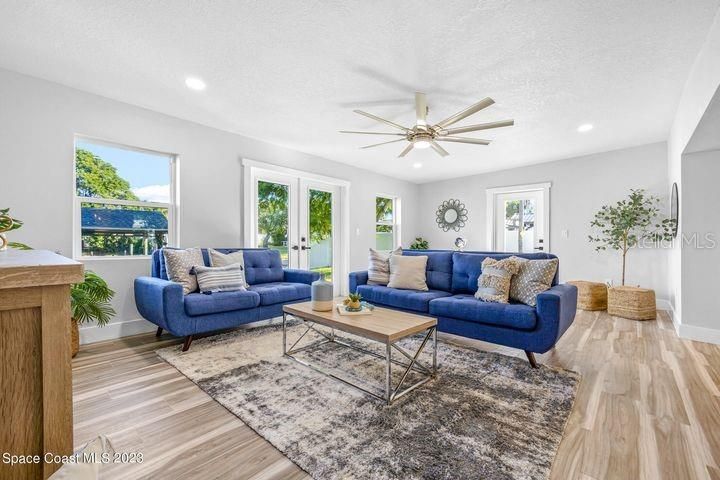 Recently Sold: $799,000 (3 beds, 2 baths, 1227 Square Feet)