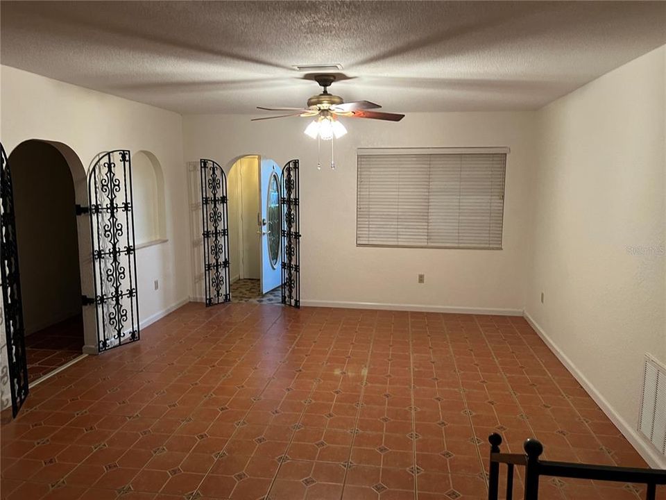 Recently Rented: $2,495 (3 beds, 1 baths, 1524 Square Feet)