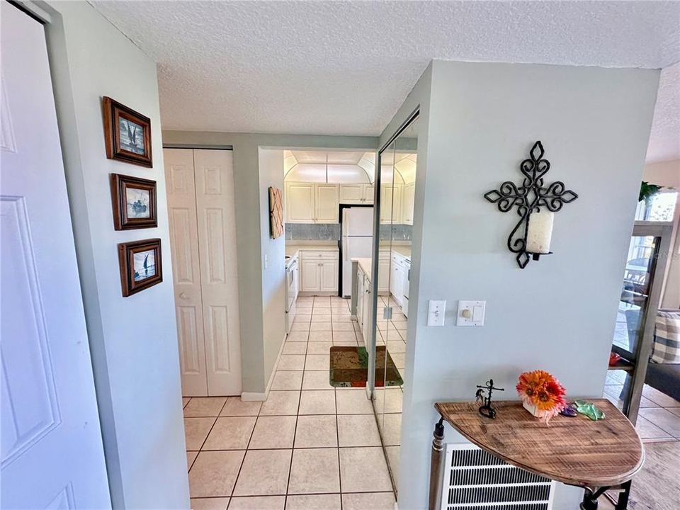 For Sale: $315,000 (2 beds, 2 baths, 920 Square Feet)