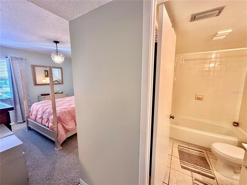 For Sale: $324,900 (2 beds, 2 baths, 920 Square Feet)