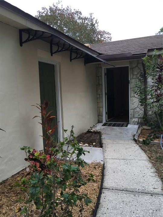 Active With Contract: $2,595 (3 beds, 2 baths, 1212 Square Feet)