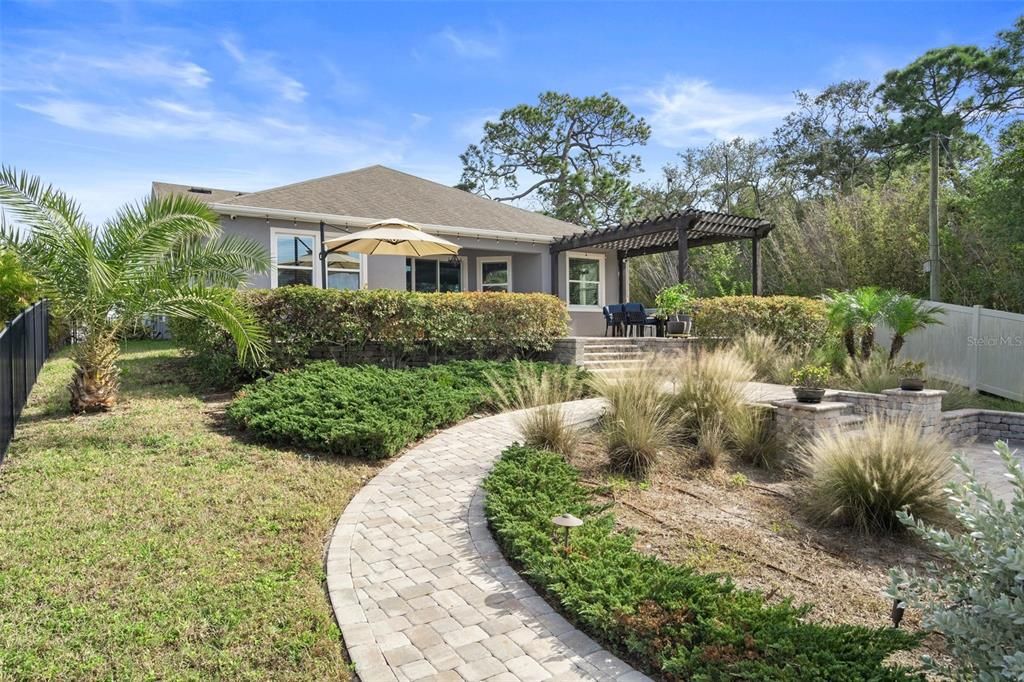 Recently Sold: $1,100,000 (4 beds, 3 baths, 2355 Square Feet)
