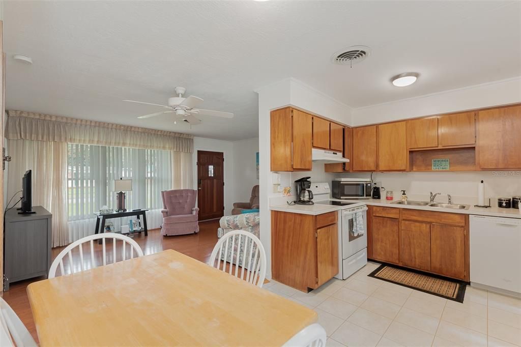 For Sale: $259,000 (3 beds, 2 baths, 952 Square Feet)