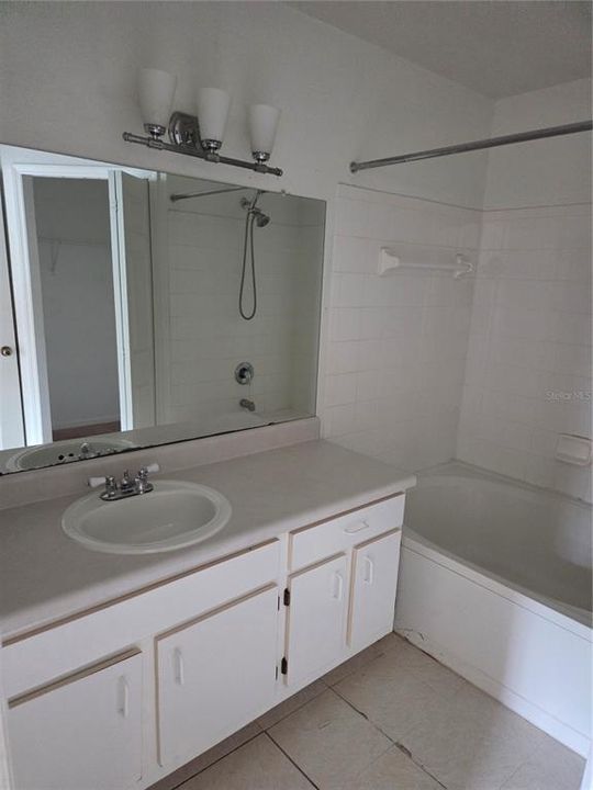 Activo con contrato: $175,000 (2 camas, 2 baños, 1166 Pies cuadrados)