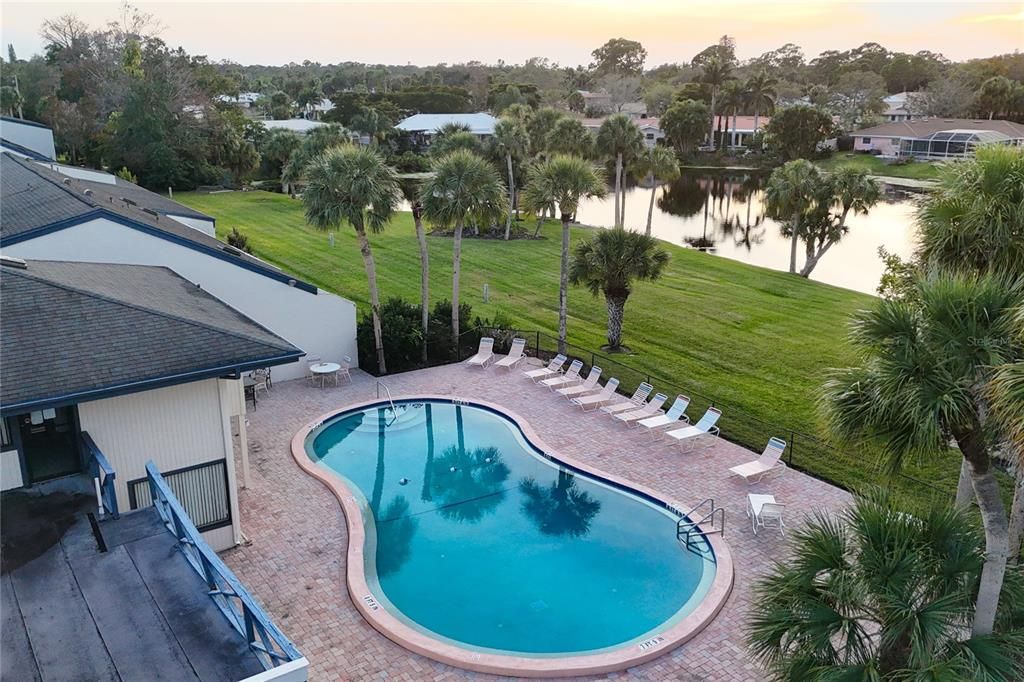 Clubhouse w Pool on POND