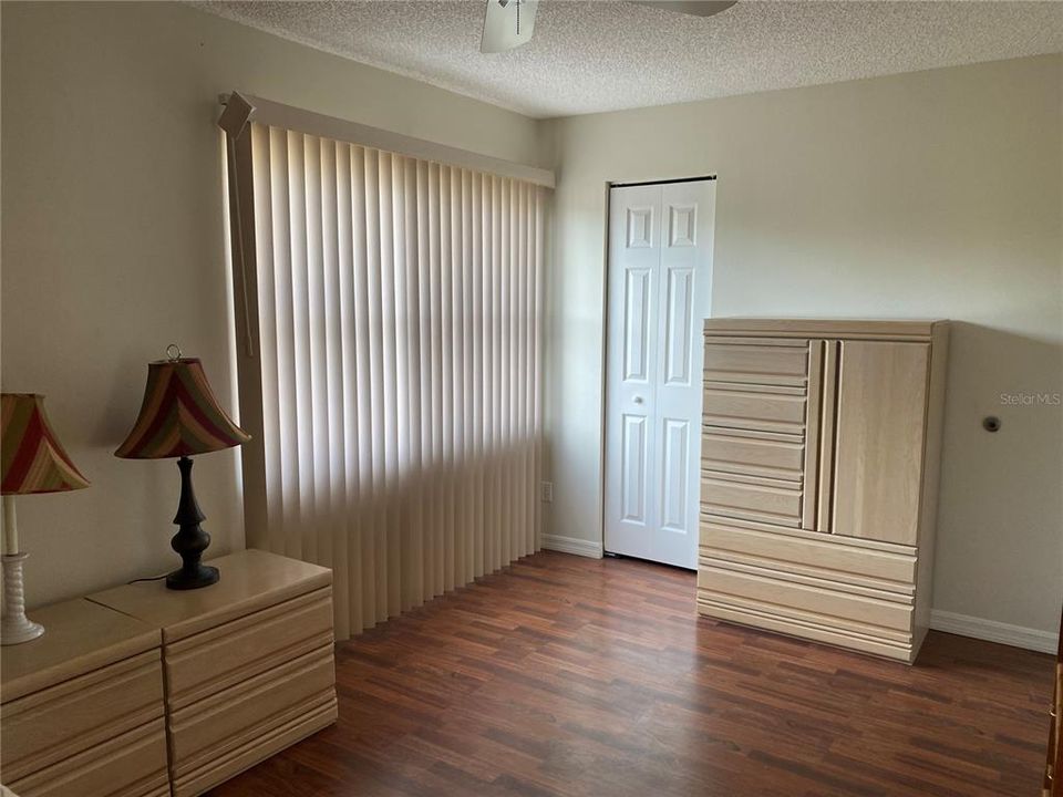 For Sale: $230,000 (2 beds, 1 baths, 1261 Square Feet)