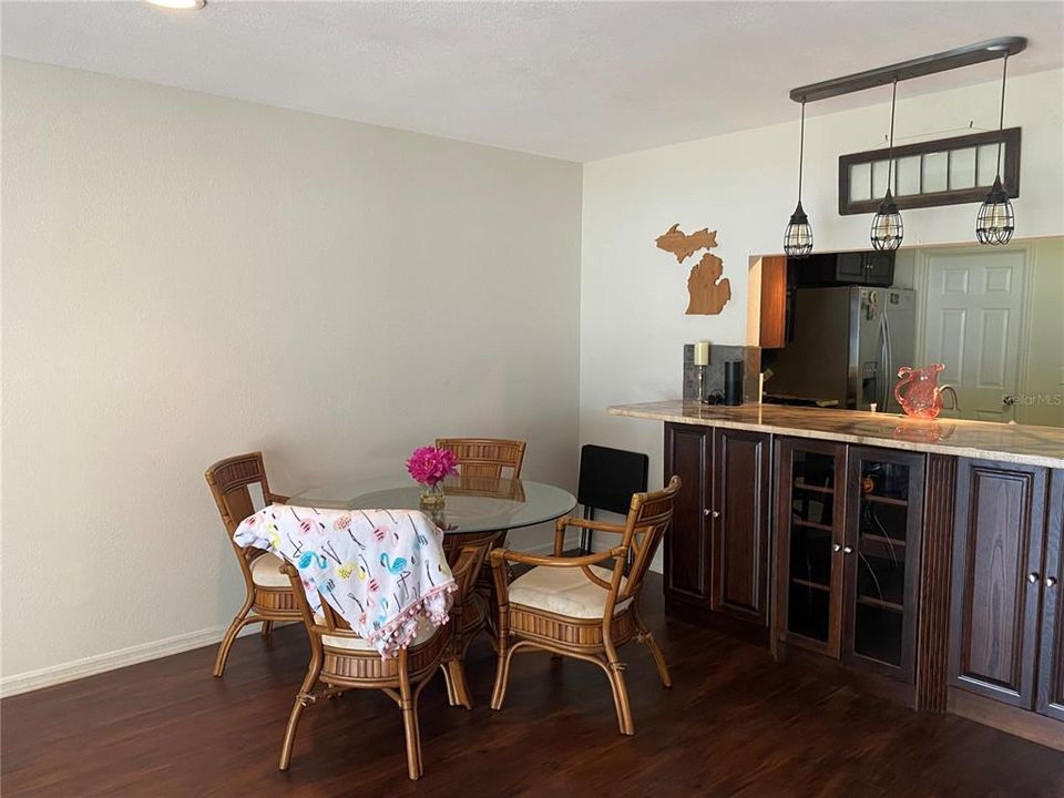 For Sale: $230,000 (2 beds, 1 baths, 1261 Square Feet)