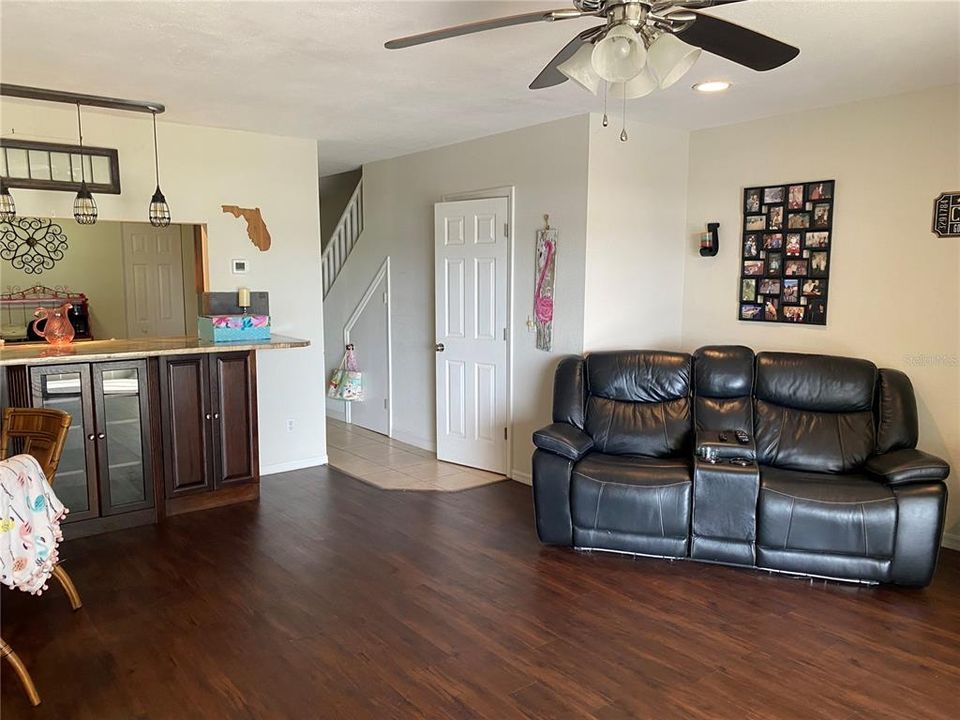 For Sale: $230,000 (2 beds, 1 baths, 1261 Square Feet)