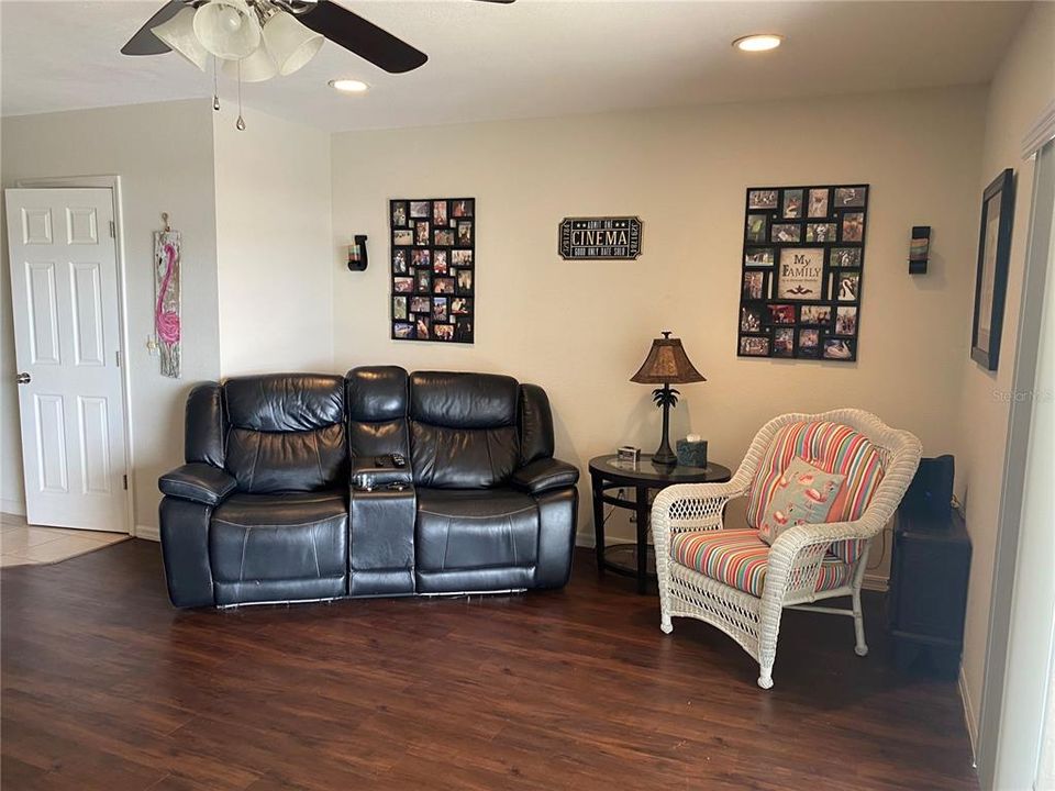 For Sale: $230,000 (2 beds, 1 baths, 1261 Square Feet)