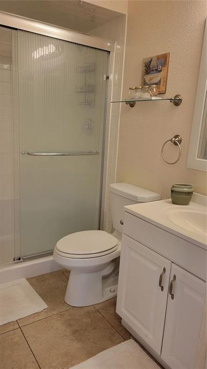 Active With Contract: $1,650 (2 beds, 1 baths, 814 Square Feet)