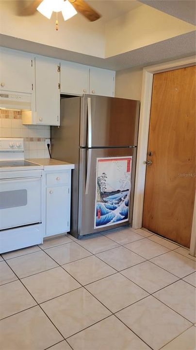 Active With Contract: $1,650 (2 beds, 1 baths, 814 Square Feet)