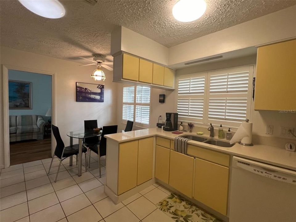 For Rent: $4,900 (3 beds, 2 baths, 1400 Square Feet)