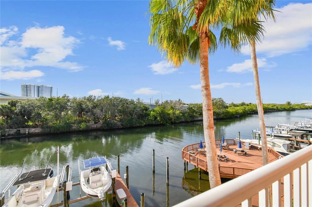Recently Sold: $240,000 (1 beds, 1 baths, 654 Square Feet)