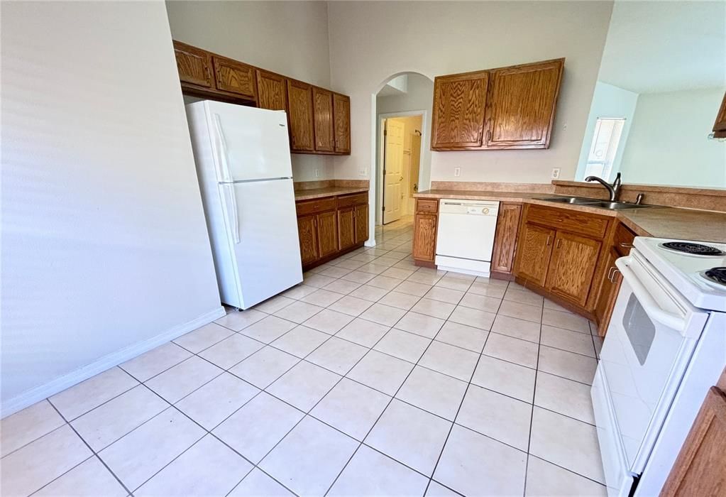 For Sale: $215,000 (2 beds, 2 baths, 1258 Square Feet)