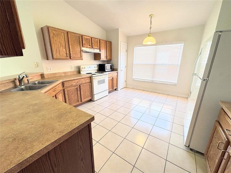 For Sale: $215,000 (2 beds, 2 baths, 1258 Square Feet)