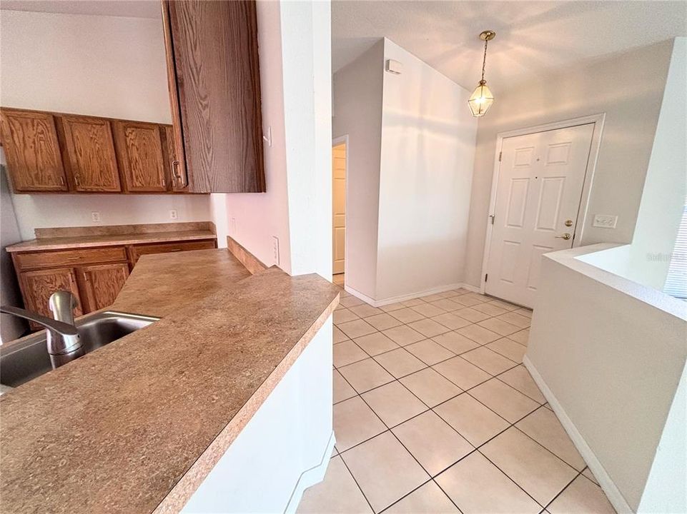 For Sale: $215,000 (2 beds, 2 baths, 1258 Square Feet)