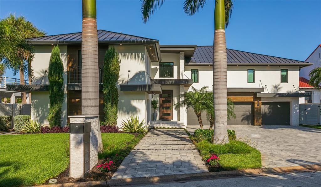 Recently Sold: $5,595,000 (5 beds, 5 baths, 5032 Square Feet)