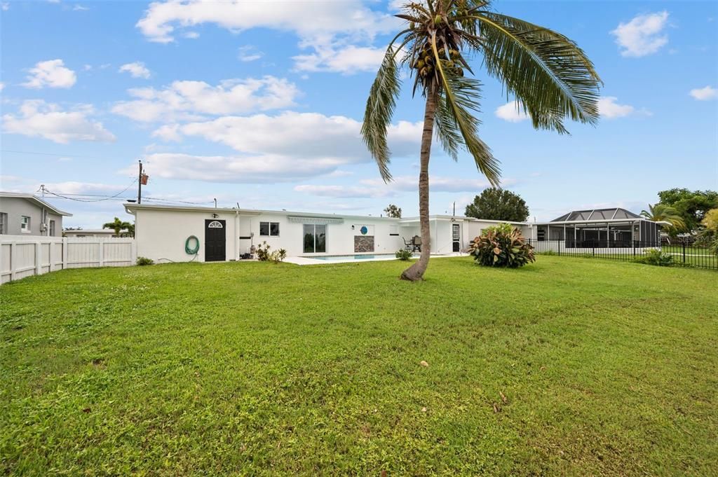 Recently Sold: $435,000 (3 beds, 2 baths, 1367 Square Feet)