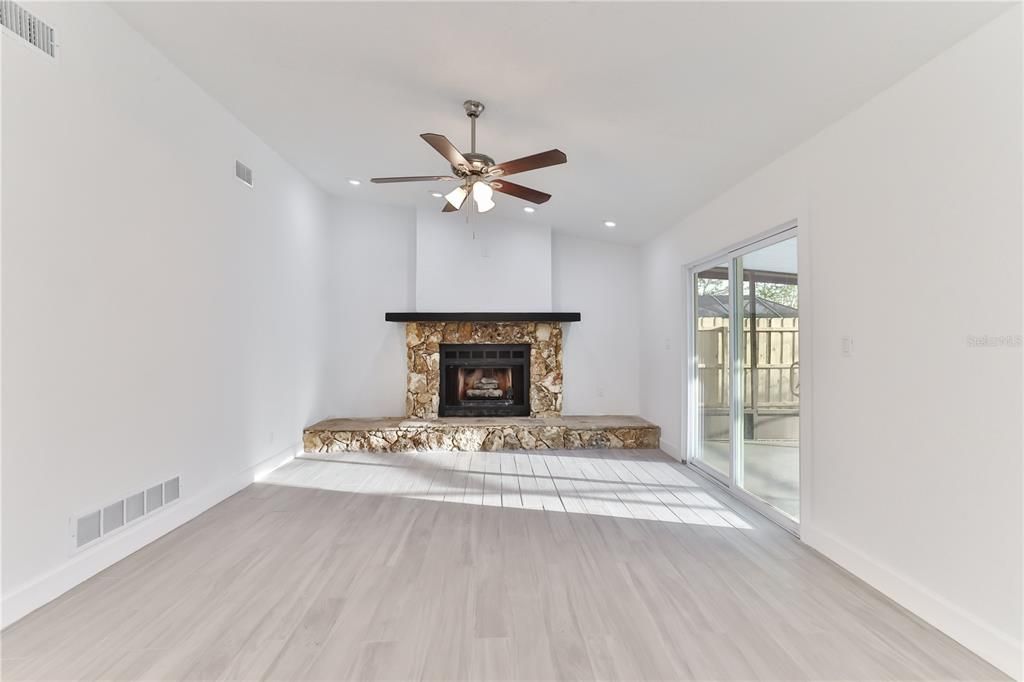 Recently Sold: $398,500 (3 beds, 2 baths, 1726 Square Feet)