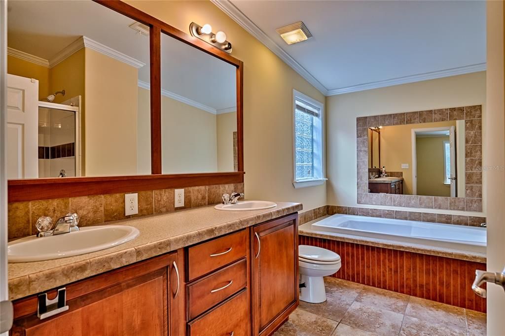 最近售出: $325,000 (3 贝兹, 2 浴室, 1404 平方英尺)