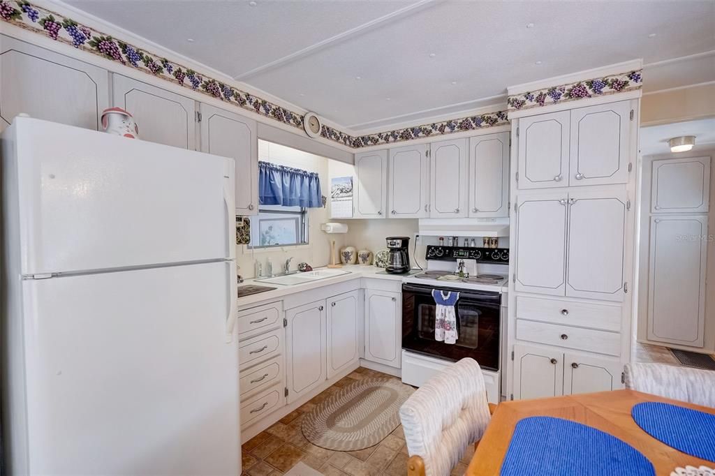 For Sale: $82,500 (1 beds, 1 baths, 664 Square Feet)