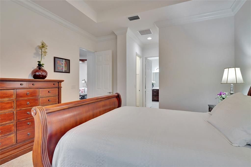 For Sale: $525,850 (2 beds, 2 baths, 2032 Square Feet)