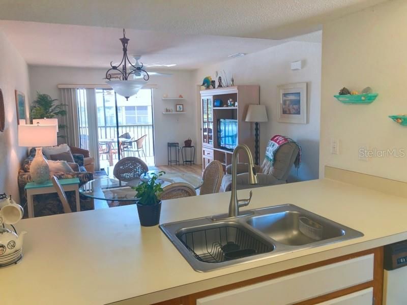 For Rent: $1,900 (2 beds, 2 baths, 893 Square Feet)