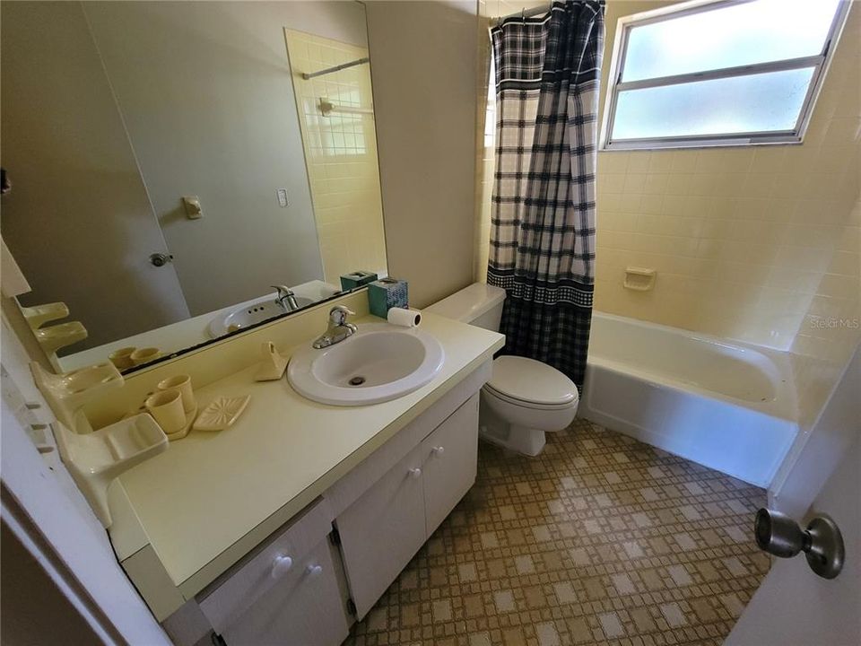 最近售出: $300,000 (3 贝兹, 2 浴室, 1532 平方英尺)