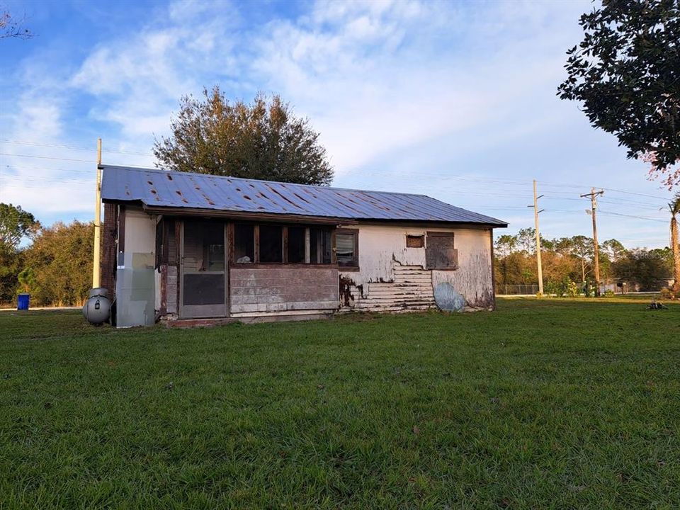 For Sale: $110,000 (4 beds, 2 baths, 1584 Square Feet)
