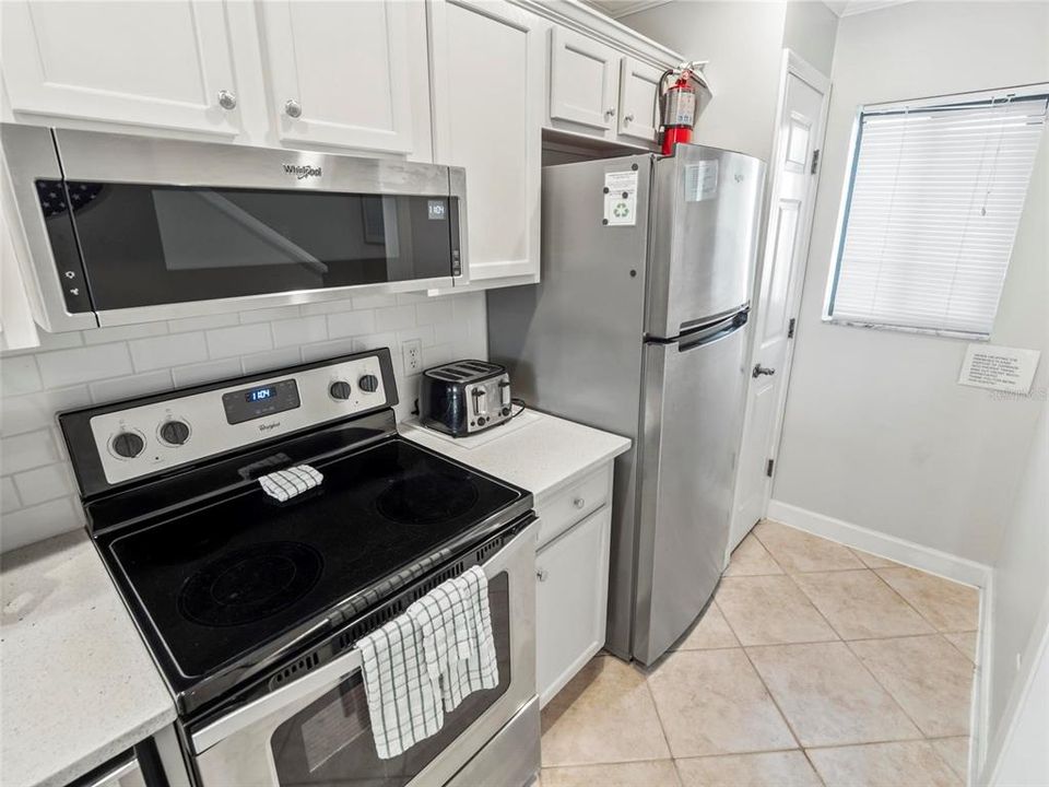 For Sale: $599,000 (2 beds, 2 baths, 1064 Square Feet)