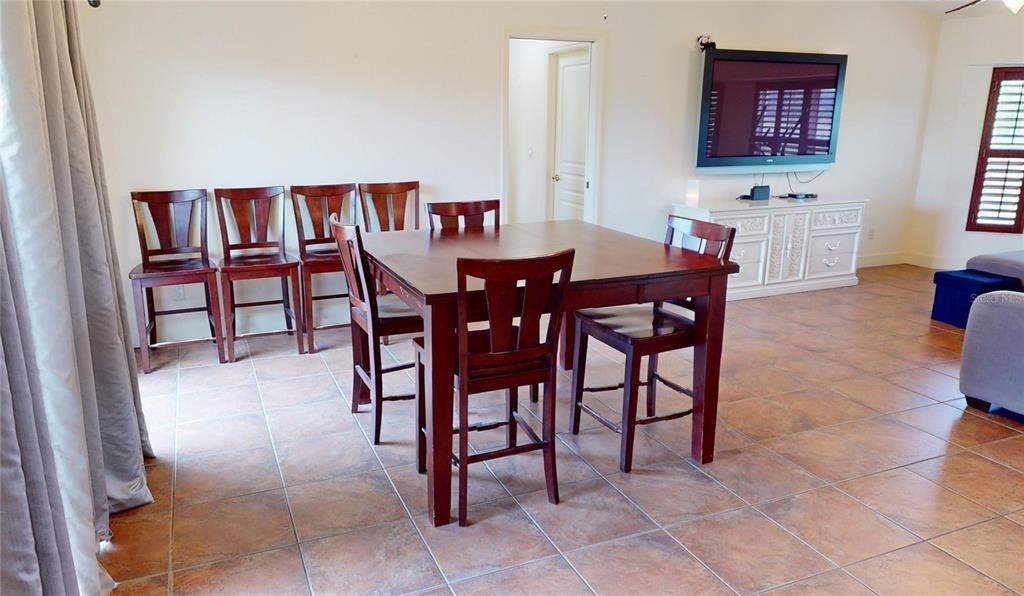 Casual dining area in family room area