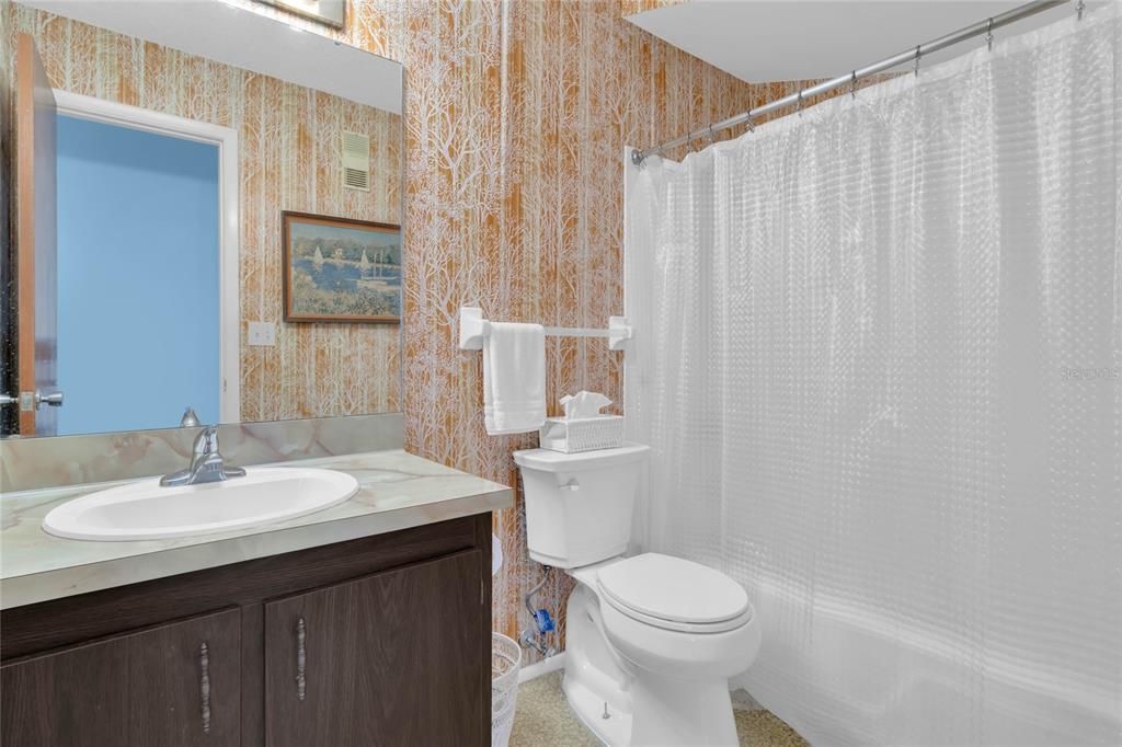 最近售出: $214,000 (2 贝兹, 2 浴室, 1217 平方英尺)