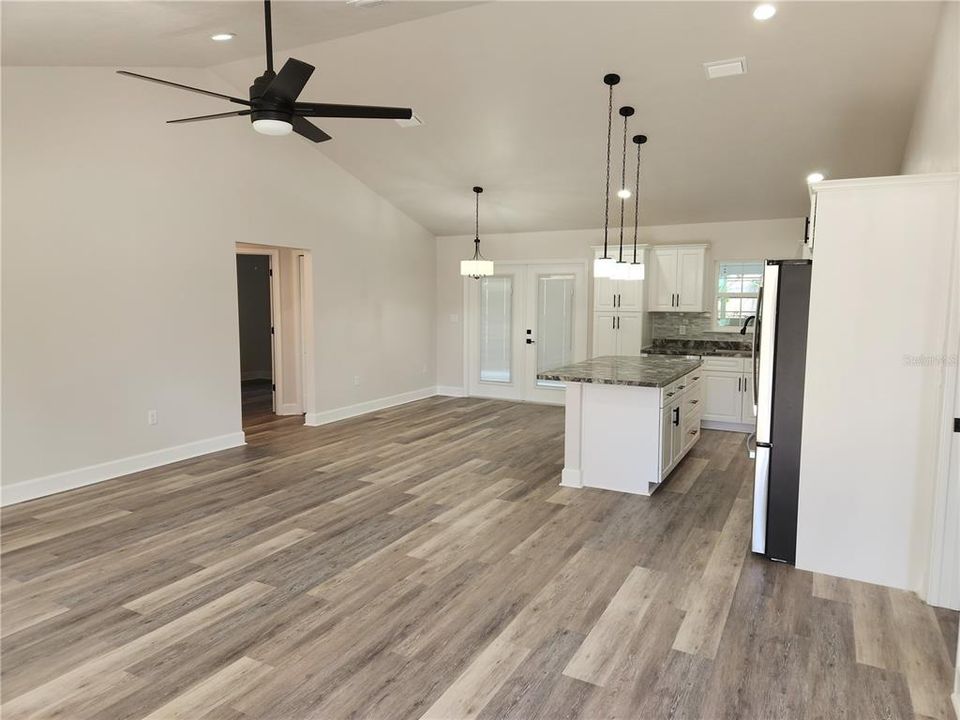 Active With Contract: $278,400 (3 beds, 2 baths, 1214 Square Feet)