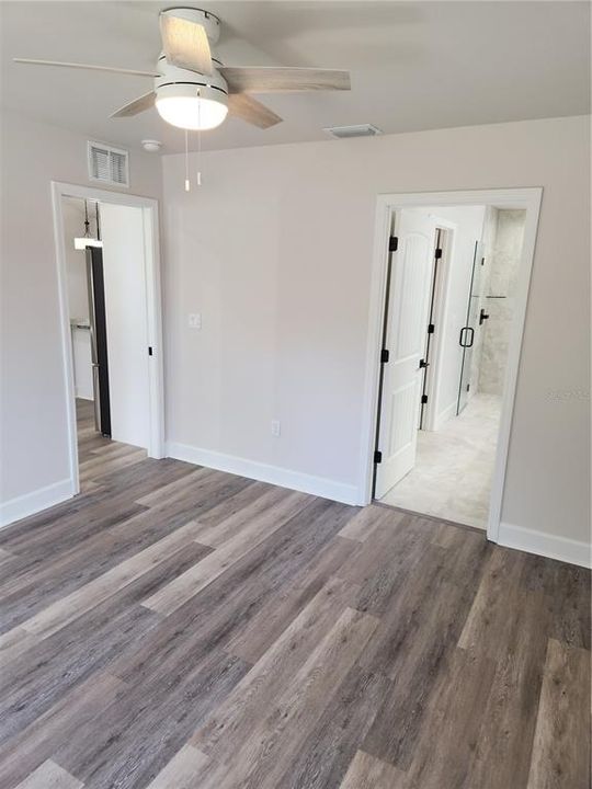 Active With Contract: $278,400 (3 beds, 2 baths, 1214 Square Feet)